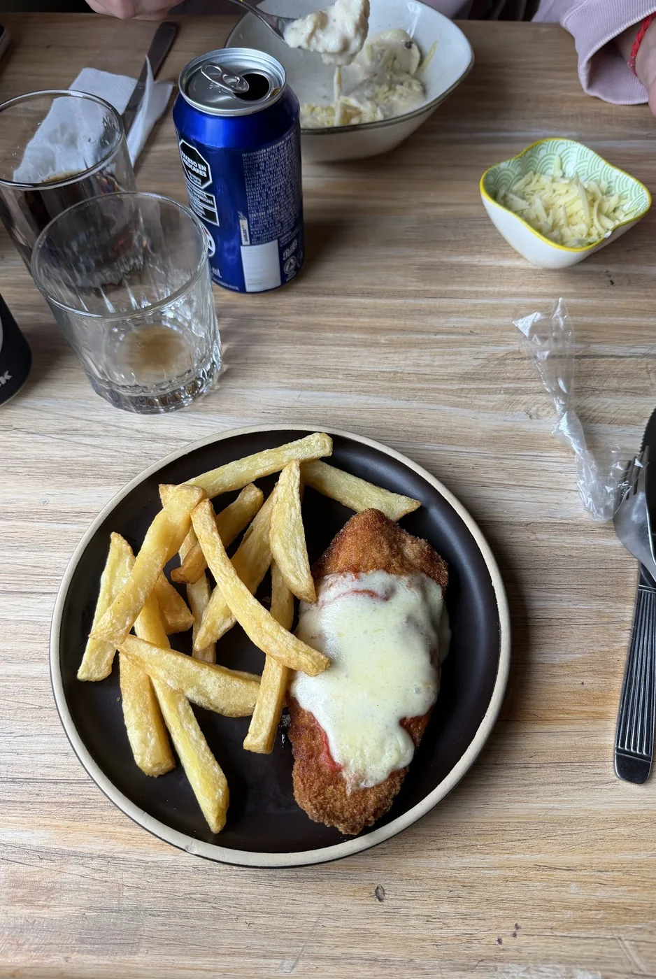Milanesa con papas fritas de la cocina de Lobito