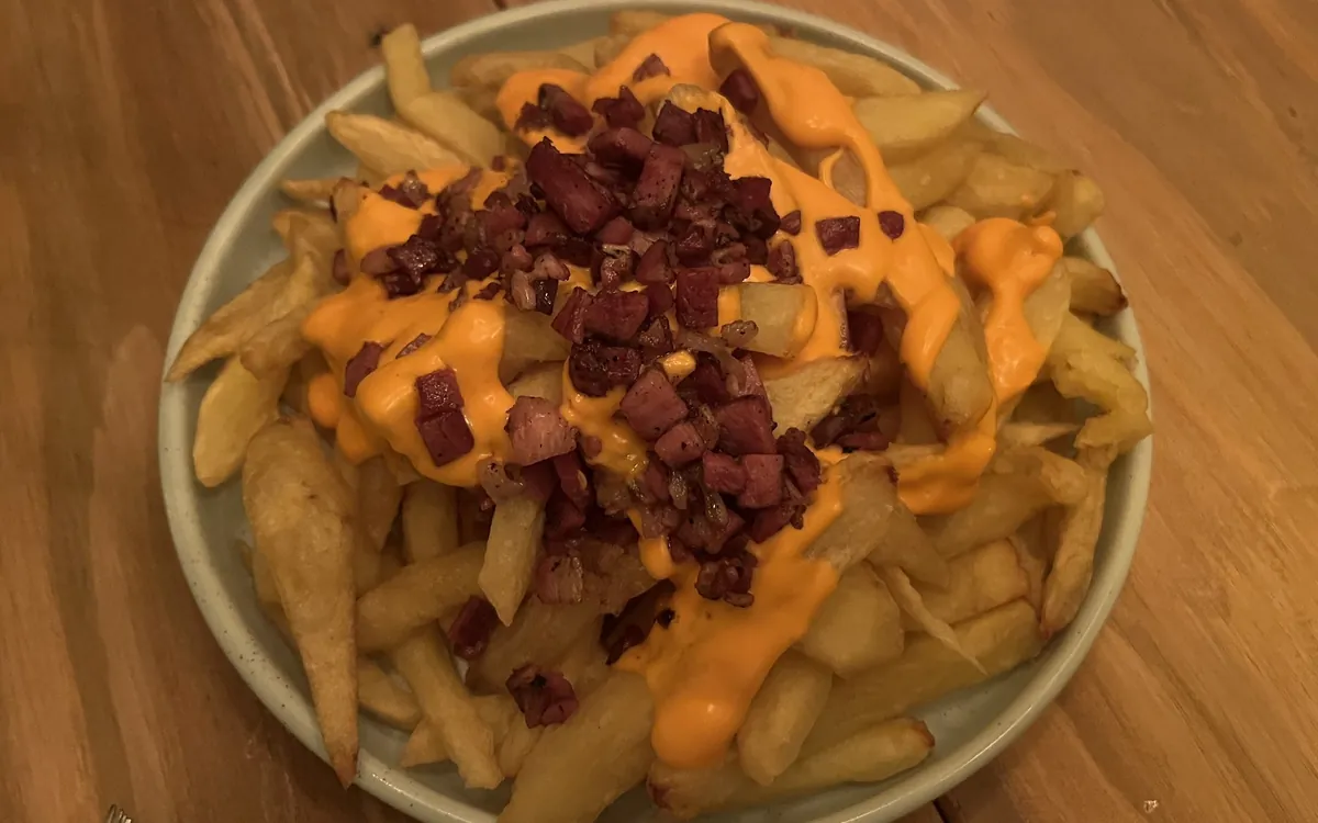 Papas con cheddar y panceta de Lobito